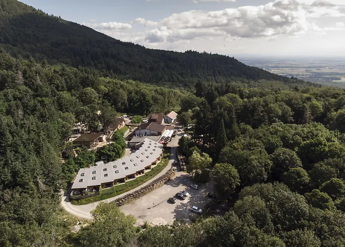 Domaine Du Hirtz, Restaurant & Aparthotel Wattwiller